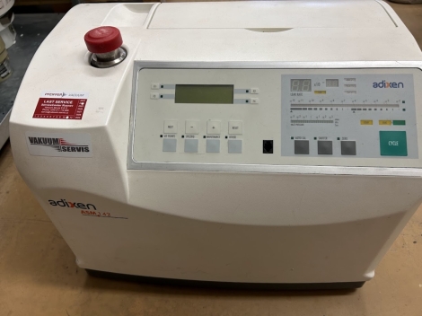 Foto produktu Helium Leak Detector ASM 142, Wet version, with rotary vane pump, Pfeiffer Vacuum