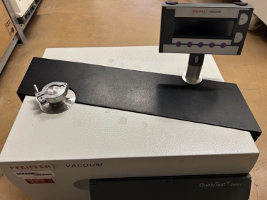 Foto produktu Pfeiffer HLT 260 Helium Leak Detector