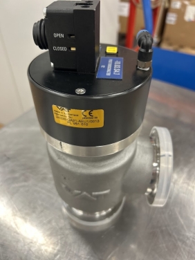 Foto produktu Vacuum Angle valve VAT series 243, DN 63 with position indicator, without solenoid valve