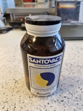Foto produktu Santovac 5 - Polyprophenyl Ether, 500 ml, for diffusion oil pumps